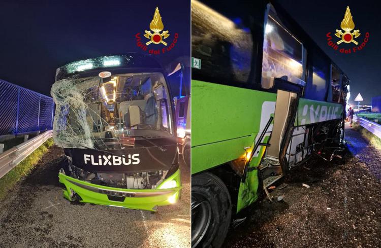 Il pullman Flixbus convolto nell'incidente sull'A1  - (Afp)